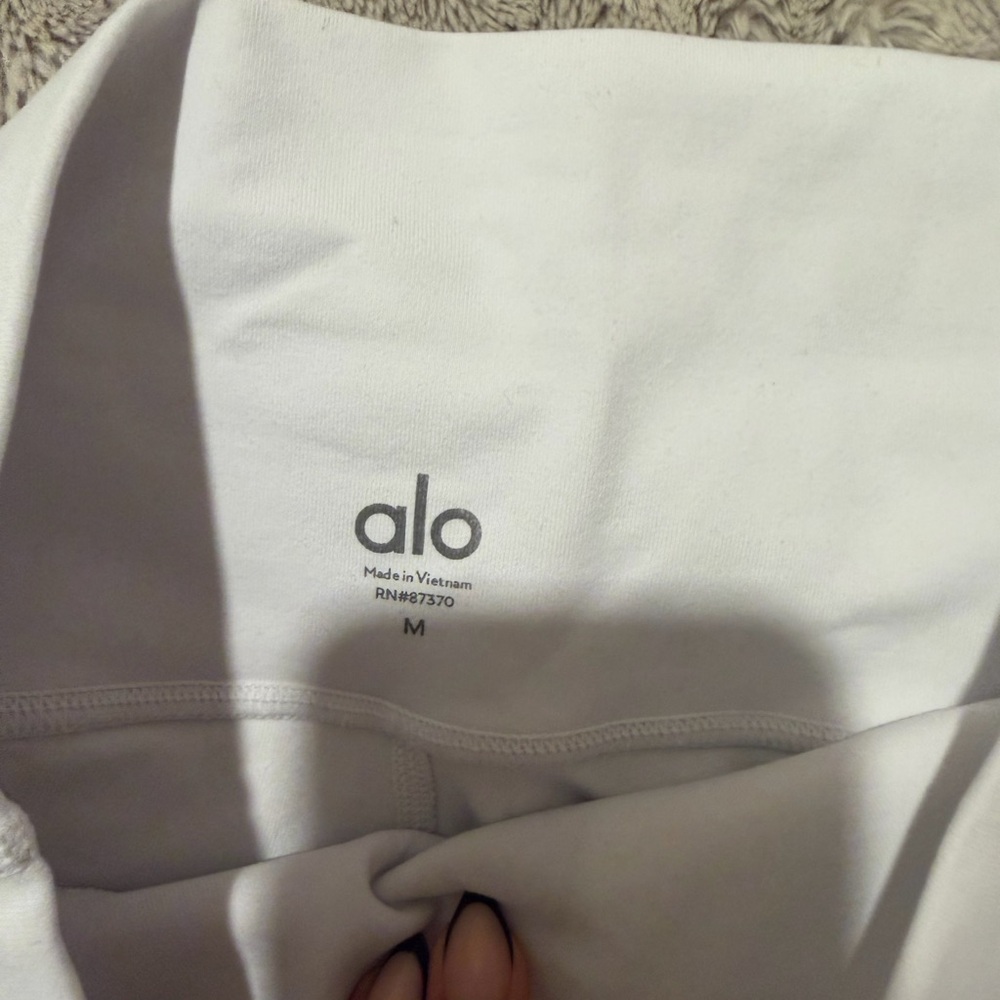 Alo Women’s High-Rise White Bike Shorts - Picture 3 of 4